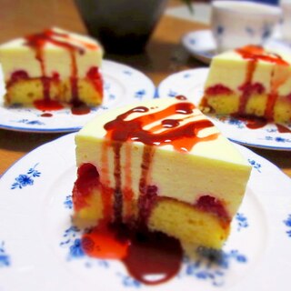 ストロベリーレアチーズケーキ